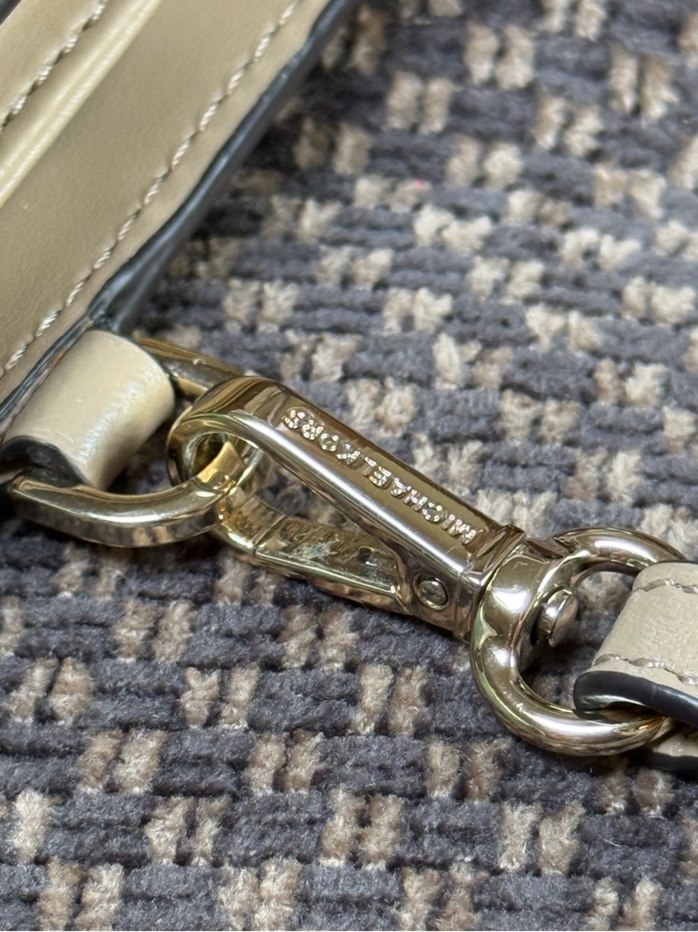 Michael Kors Jet Set Large Zip Clutch Wallet wristlet w/pebbled leather. - Picture 12 of 16